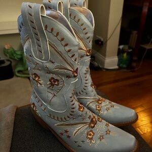 Embroidered Heeled Boots - Blue and Brown